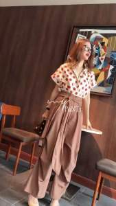 กางเกงขายาวเอวสูง ทรงขากว้าง ดีเทลจับจีบด้านหน้า เย็บติดผ้าผูกเอวเสริมความเก๋ ใส่แล้วพรางหุ่น Tage::Mirror  Sister