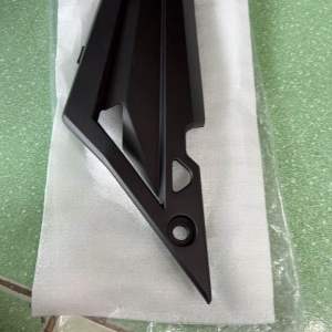 Tam Giác Nhỏ bên trái màu Đen Nhám exciter 2005-2010 yamaha chính hãng dành cho ae