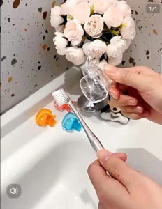 OHHDEER 1Pcs Travel Toothbrush Head Covers Toothbrush Protector Cap Brush Pod Case Protective Portable Plastic Clip