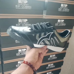 sepatu futsal ortus hitam autsol karet dua warna ukuran 39 sampai 43