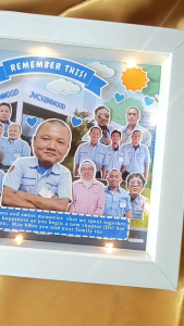 Scrapframe Karikatur 3D Popup Pigura 34x25cm Kado Perpisahan Wisuda Ultah
