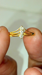 Cincin Emas Berlian asli mata tiga cantik dan mungil di jual murah (code RN8023)