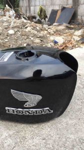 Tangki CB 100 & Honda CB Classic: Pilihan Warna Hitam Glossy