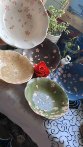 Tô mộc nhỡ khắc hoa đào bay Gốm sứ nhật mới 98%