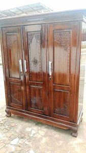 lemari pakaian kayu jati model pintu 3