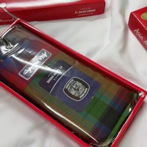 Kain pelikat gajah duduk Asia nusantara