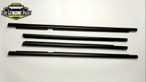 Karet Pelipit Luar Kaca Suzuki APV Hitam Original