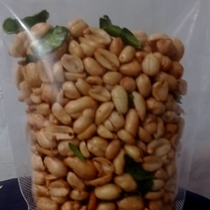 Kacang Bawang Daun Jeruk Renyah Tidak Keras