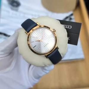 ĐỒNG HỒ NỮ CHÍNH HÃNG CITIZEN EM0763-07A Eco-Drive Size 36 Thiết kế bề mặt caro với kẻ vân độc đáo