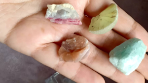 เซทหินดิบ #Set3 #หินดิบ หินธรรมชาติ หินมงคล หินสะสม ตกแต่ง หินสี  น้ำหนัก 22 g 