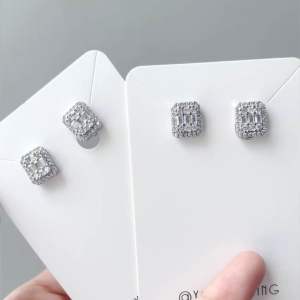 เจาะต่างหูแบบเพชร ชุด ชาย แบบติดหู งานสวย เล่นแสง ขนาดกำลังดี