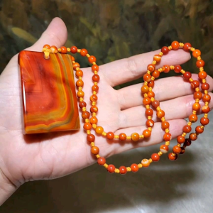 The Warring States Sardonyx (Zhanguo Red Agate) "Wu Shi Pai" pendant with same material 6mm beads hand made necklace string [Natural Crystal] 战国红无事牌连战国红6厘米珠子手编项链绳