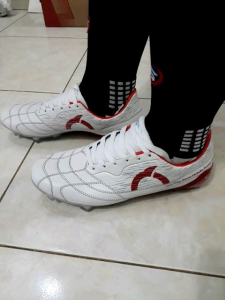 Sepatu bola ortuseight bagus nyaman digunakan / sepatu sepak bola pria lapangan besar / sepatu bola ortus