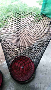 ถังขยะตะแกรง​ ใช้แยกขยะริไซเคิล​เบา​ ยับเยิน​แล้ว​คืน​สภาพ​ได้​ใหม่