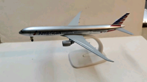 20 cm or 8 inches American B777 Diecast Airplane Collection with Landing Gears and Display Stand Aircraft Collectibles