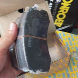 Girling ผ้าเบรคหน้า Mitsubishi Lancer ชีเดีย 2000-2012 จำนวน 1 ชุด 4 ชิ้น