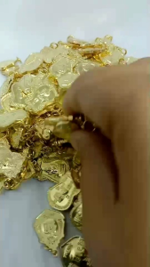 จี้พระหลวงพ่อโสธร ด้านหลังถุงเงินรวย