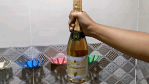 BUY 1 TAKE 1 SHELL  / LEAF Design SOAP HOLDER with drainer and suction