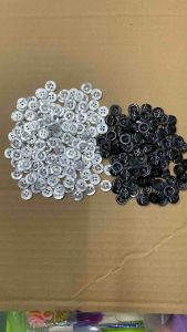 Nút sơmi 4 lỗ đen trắng loại tốt (60-144 nút)