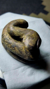 Patung batu ular asli warna coklat istimewa