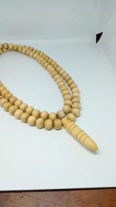 kalung tasbih kayu kemuning gading h423