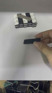 1 Box = 100 Pieces | Harga Borong | Magnet c/w 3 Button & 3M Double Tape | Strong Magnet 45x13x8mm |