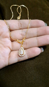Lanz Kalung Anak Liontin Oval Full Kristal Titanium 18K (Emas)