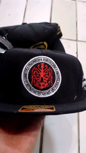 Topi Snapback Pria Masberto: Desain Trendy & Bahan Nyaman