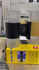 ĐÈN TRANG TRÍ trụ tròn PHA LÊ ánh sáng3 màu Bh 1 NĂM