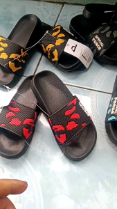 Sandal Slip On Anak & Dewasa: Desain Modern & Bahan Berkualitas