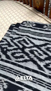 sarung bantal tenun