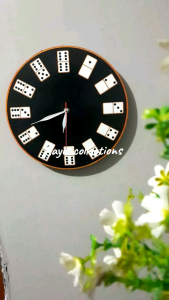 Jam Dinding Aesthetic Karakter Domino
