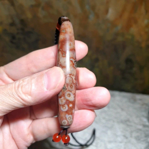 75mm Aged Tibetan Xang Xung (Zhang Zhung) Natural Eyes ("Heavenly Eyes") Dzi with lots of very fine red spots pendant (with certificate) 75毫米西藏老矿象雄满细朱砂天眼天珠吊坠(带证书)