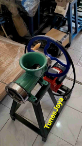 Mesin Pelet ikan Daging Kacang Pecel Bumbu No32+Mesin Dinamo Listrik