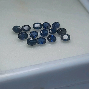 ไพลิน พลอยธรรมชาติแท้ 100% ชุด 14 เม็ด