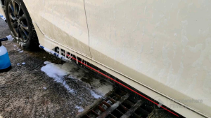 น้ำยาล้างรถสูตรไม่ต้องถูใช้แรงดันน้ำจากเครื่องล้างพร้อมเคลือบเงา