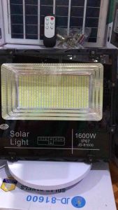 ไฟสปอร์ตไลท์ ชุดเซลล์ JD รุ่นโคมใหญ่ แผงกันน้ำ 8-10 ชั่วโมง ไฟแจ้งสถานะเเบตชัดเจน