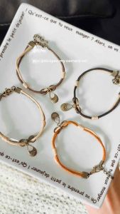 Vòng tay Oda - vòng tay dây 2 màu mix charm nơ hoạ tiết