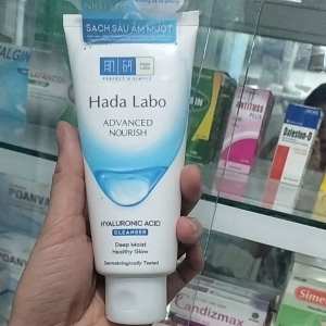 Sữa rửa mặt Hada Labo Advanced Nourish Hyaluronic Acid làm sạch sâu và dưỡng ẩm phù hợp cho các loại da.