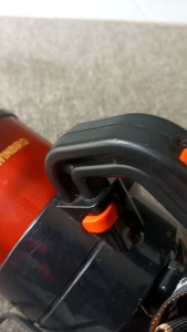 Penghisap Debu TwinBird TB-Q251: Penghisap Debu Hitam Orange yang Efisien