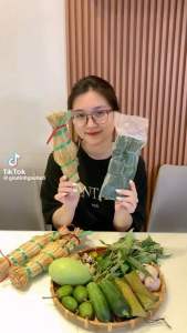 (HÀNG CHỢ HUYỆN CHÍNH GỐC) Nem Chua Chợ Huyện Bình Định Bịch 10 Cái Loại 1 10 CÁI NEM CHUA LÁ ỔI CHỢ HUYỆN ĐẶC SẢN BÌNH ĐỊNH