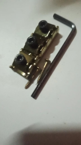 Nut  สะพานสายกีต้าร์ 42 มม.