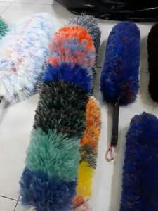 Chổi quét bụi mềm mịn size trung Đông độ dài 45cm Đồng - Sợi chỉ dày và mượt không làm trầy xước đồ vật được vệ sinh