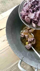 ข้าวเกรียบเห็ดหอมมันม่วง