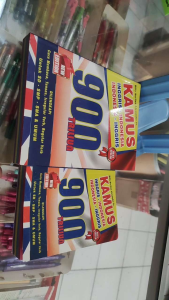 Kamus Bahasa Inggris 900 Trilyun Besar atau kecil.
