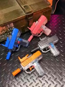Đồ chơi phun nước mini trong suốt phong cách Uzi - Đồ chơi phun nước bể bơi mùa hè vui nhộn - không cần pin Toy