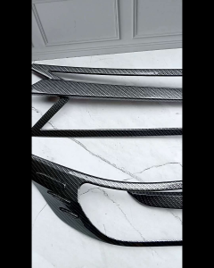 LIS COVER LAMPU GARNIS DEPAN MOBIL BRV TAHUN 2022 CARBON