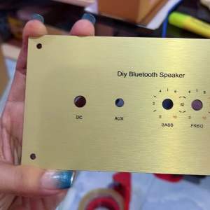 เพลทGEM2.1 สวิตช์16มิล เล่นอลูมิเนียมสีทอง 5*25 วัตแบตเม็ดไฟ หนา 4 มิล พร้อมเซาะหลัง 9*29 ขนาด เพลททั้งหมด เทียรูปกราฟ สวิชต์16 มม (VIP) ซึ่งเป็นเพลทที่ไม่ย้ายกับอาการ ดี ด้วย 11 มม DC