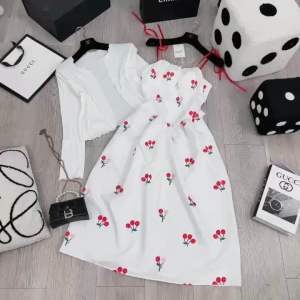 Set váy kèm áo khoác len tăm trắng lửng