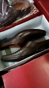 Bustong Pria: Sepasang Sandal untuk Gaya Kasual